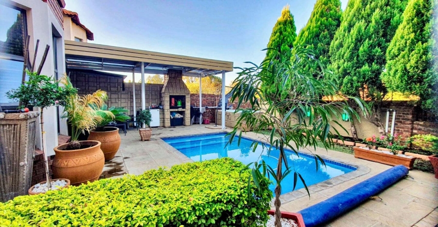 3 Bedroom Property for Sale in Waterval East North West